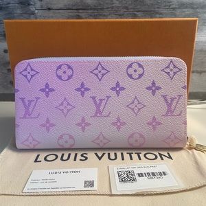 ‼️SOLD‼️New!! Limited Edition Louis Vuitton Spring in the City Zippy Wallet!!